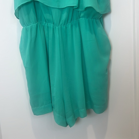 Gianni Bini green Ruffle One Piece romper size large. - Picture 3 of 8